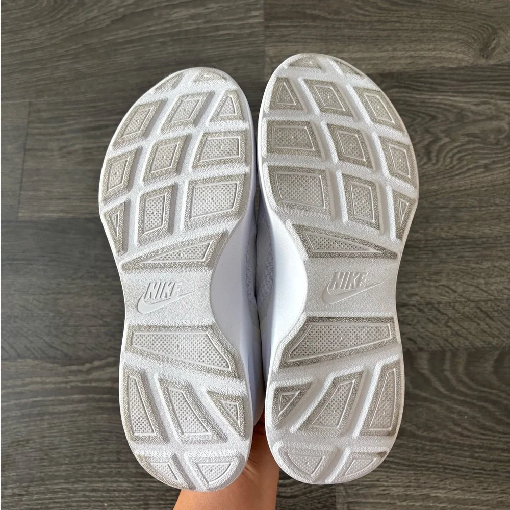 Nike Women's White Mesh Sneakers - Picture 6 of 7